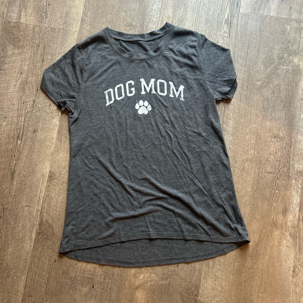 Dog Mom Graphic Tee – Size M – Charcoal Gray Paw Print Shirt